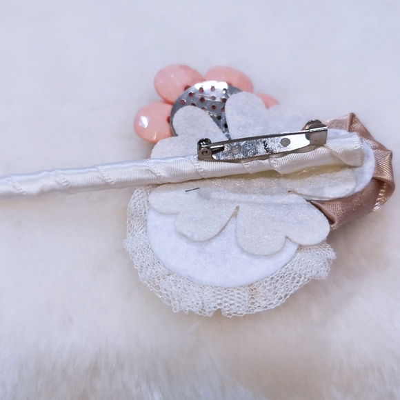 Handmade Flowers brooch - Picture 3 of 3